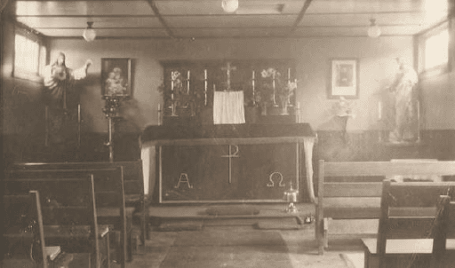 The second chapel (1946-1951) was set up in a hut attached to the back of Grantleigh.